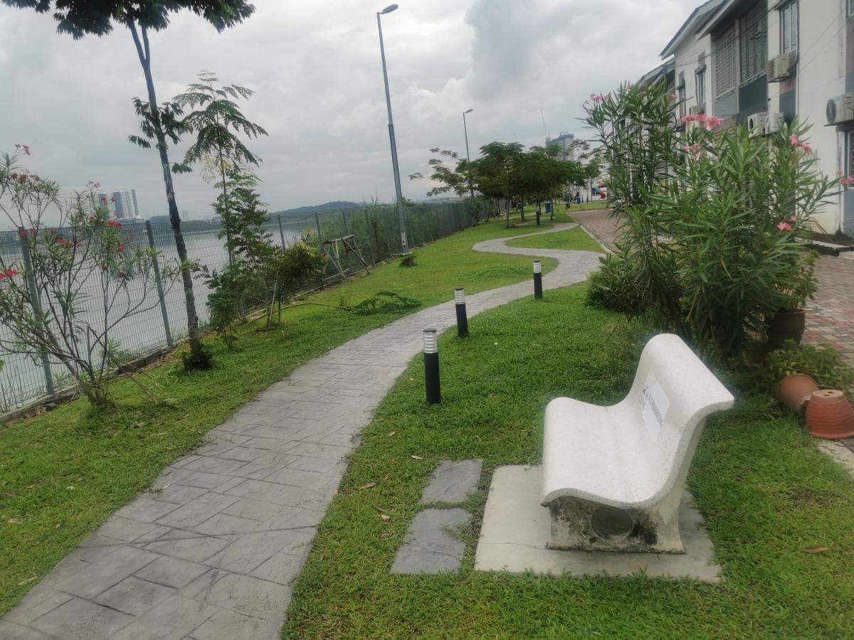 167 Aesthetic Lakeview Photograph